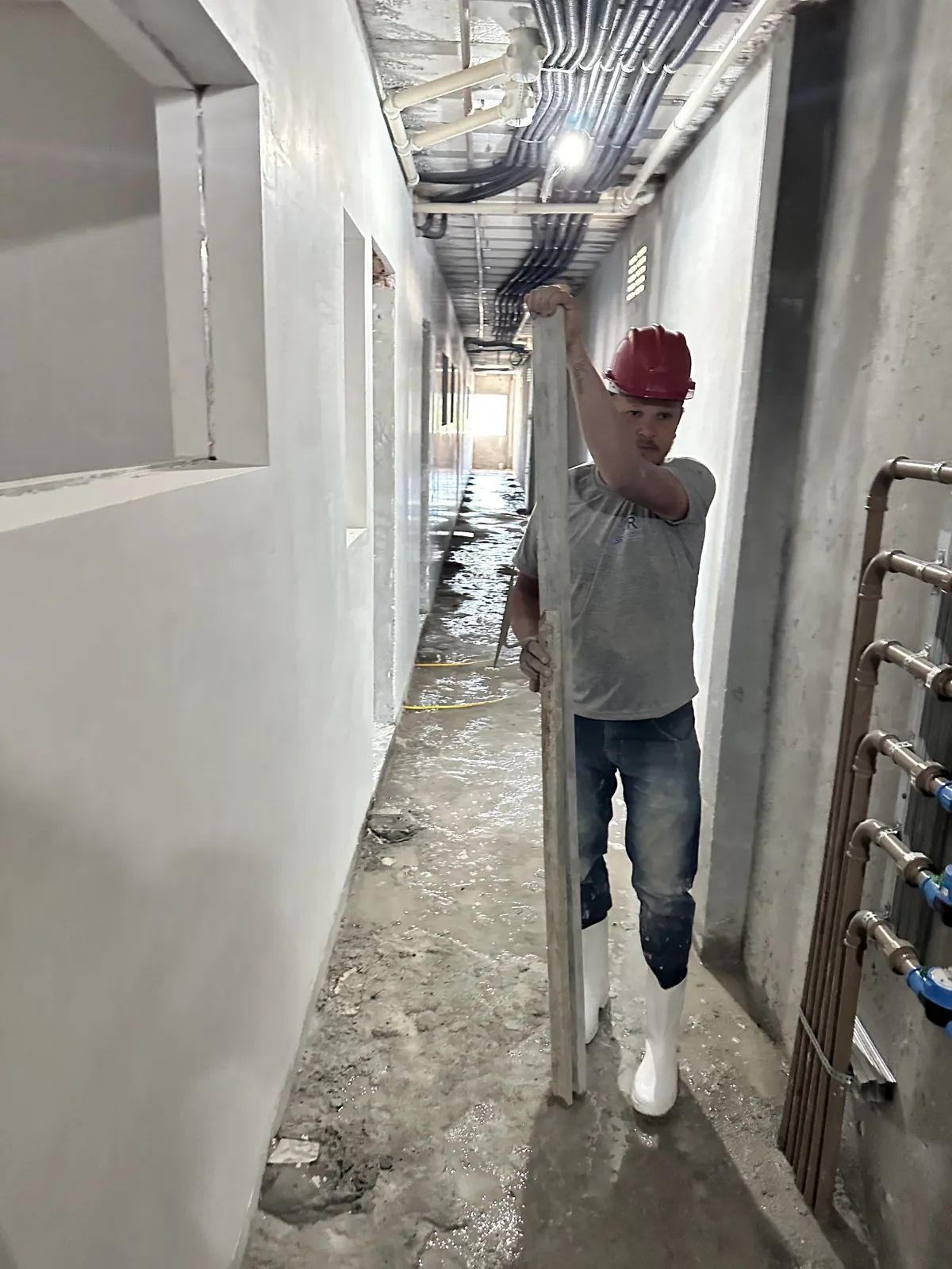 Acabamento — Acabamento interno, instalações em dia.